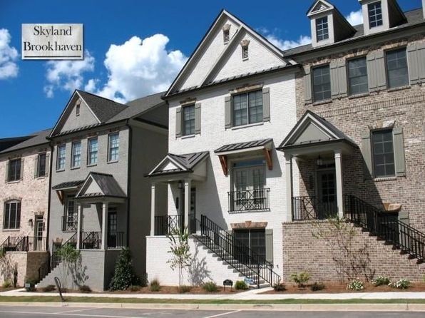 1915 Skyfall Cir NE