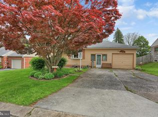 18 Gateway Rd, York, PA 17403