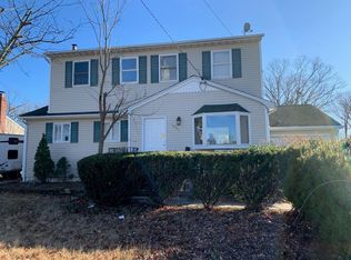 1229 3rd St, West Babylon, NY 11704