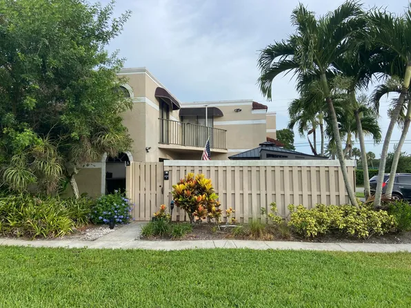 4005 VILLAGE Drive #A, Delray Beach, FL 33445