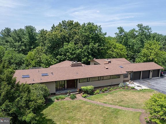 4th image of 517 Merrimans Ln