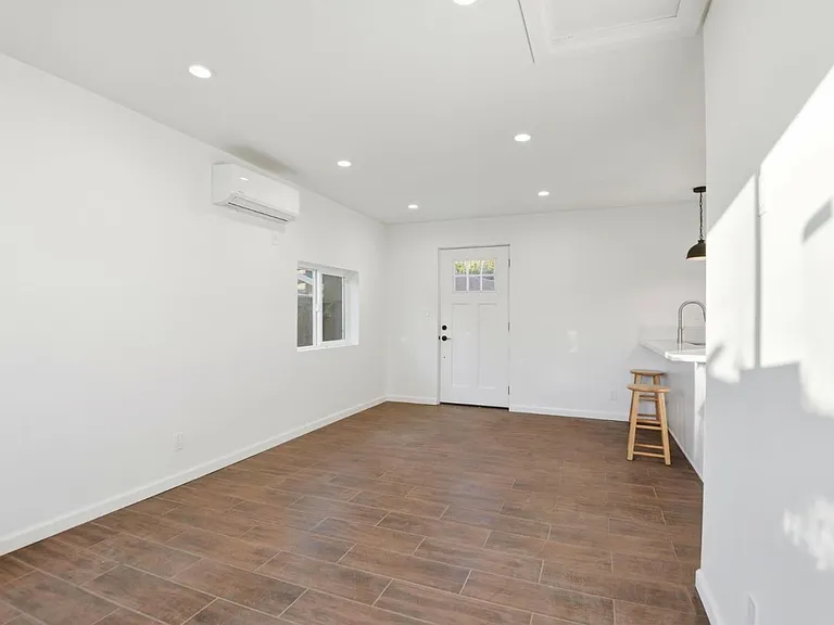 648 Anita St #1 — Photo 10
