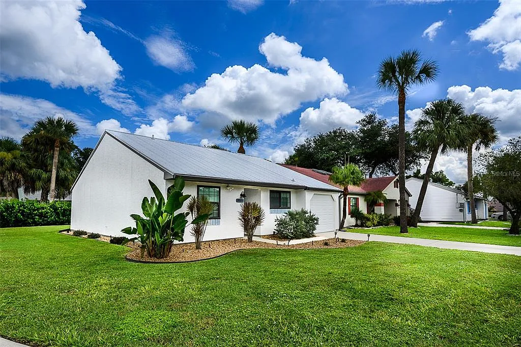 2 bed, 1.0 bath, 825 sqft, $2,800 — Photo 1