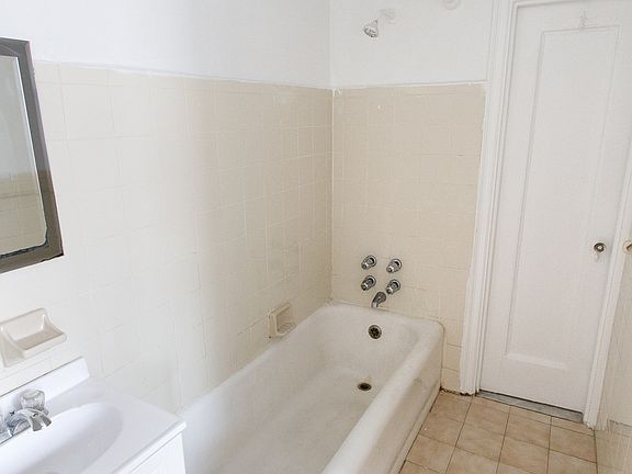 4th image of 455 W 34th St APT 11F