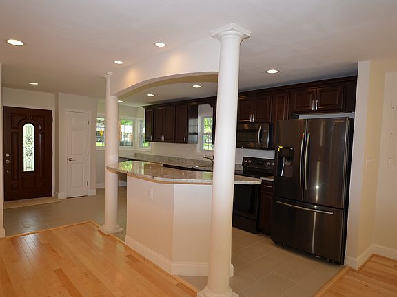 5th image of 10003 Parkwood Dr