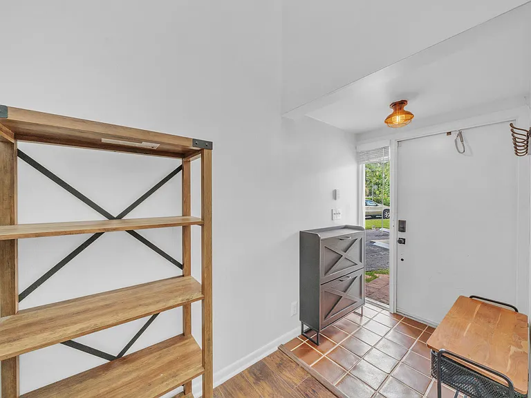 235 NW 15th St — Photo 47
