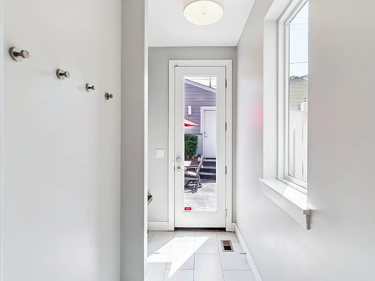 2428 N Clarkson St — Photo 15