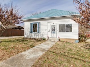 107 W Cherry St, Mount Vernon, MO 65712
