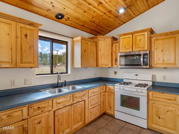 6 County Road 2099, Alpine, AZ 85920