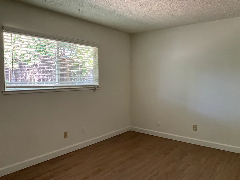 5809 Hazel Ave — Photo 9