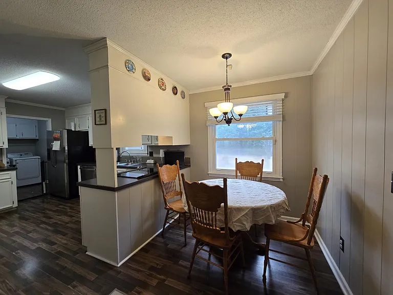 637 Sierra St — Photo 15