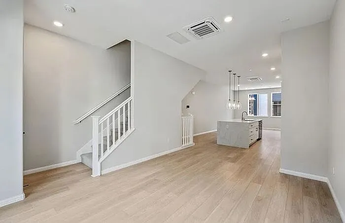 125 Waters Park Cir — Photo 11