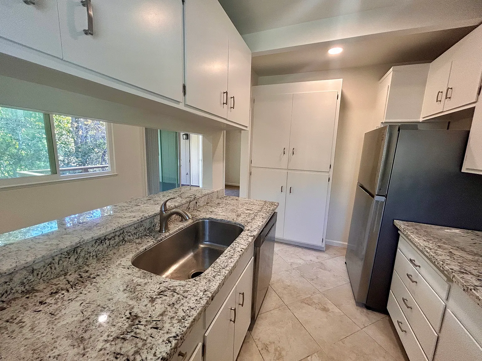 2 bed, 1004 sqft, $3,650 — Photo 2
