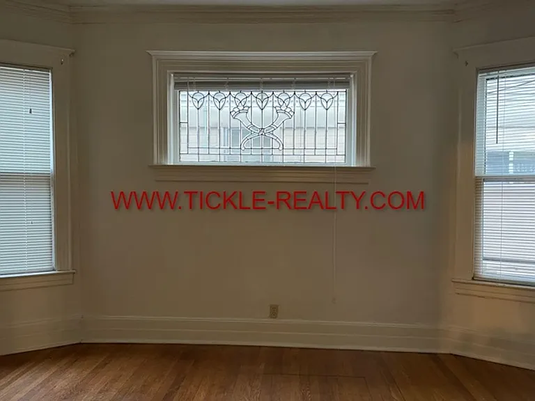 10 Thayer Street — Photo 2