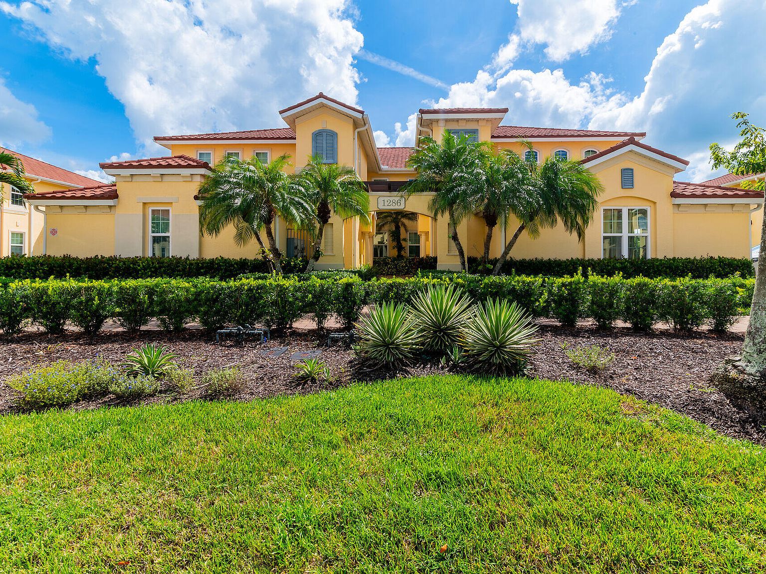 1286 Rialto Way APT 202