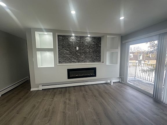5th image of 7S040 Suffield Ct #D-202