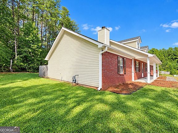 3rd image of 302 Lacebark Ln