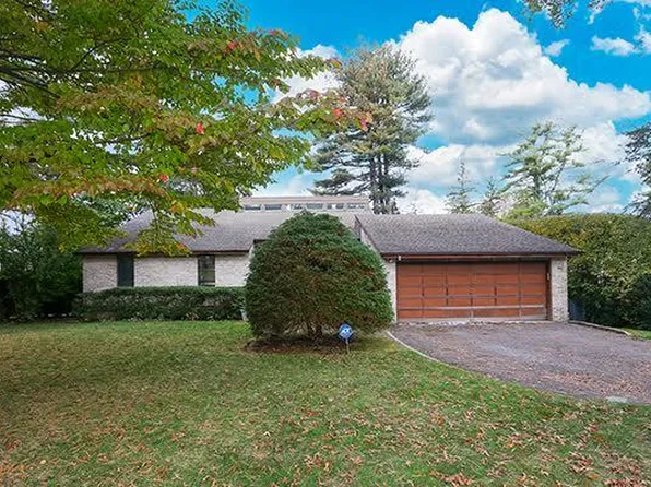 35 Old Pond Rd, Great Neck, NY 11023