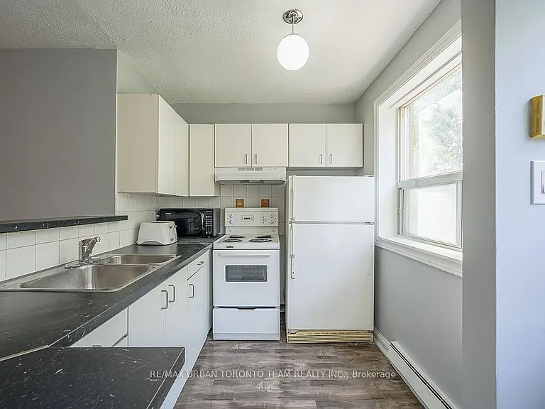 1346 Queen St E #1 — Photo 6