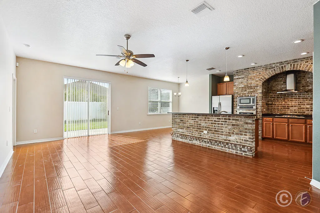 1209 Wild Daisy Dr — Photo 3
