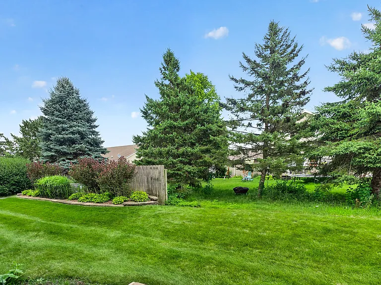 1110 Rose Dr — Photo 32