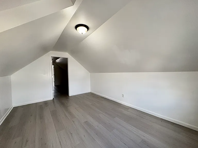 1043 Jefferson Ave #1 — Photo 6