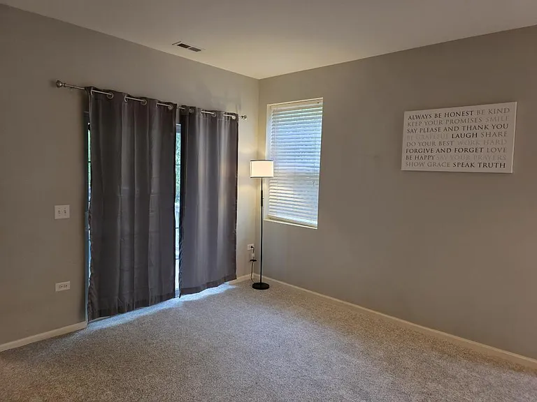 2250 Aurora Dr — Photo 7