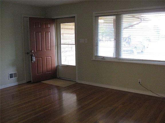 3rd image of 209 W Edgewood Ave