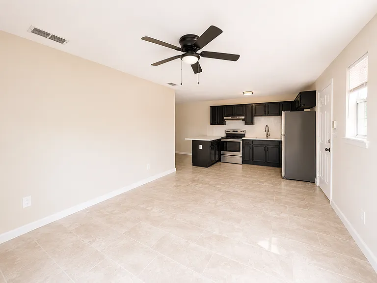 1804 Oasis Ave — Photo 4