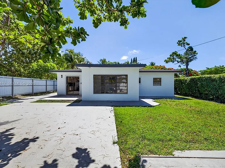 17150 NE 18th Ave — Photo 33