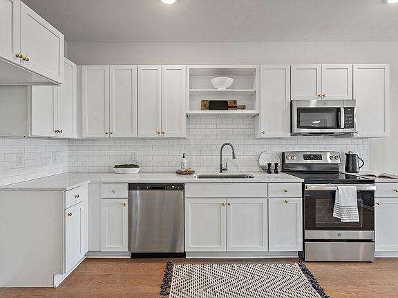 3rd image of 2900 Edwin St #402
