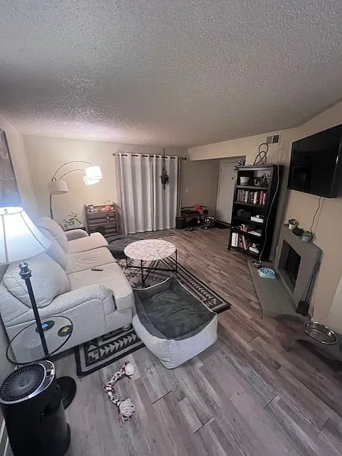 2 bed, 1013 sqft, $850 — Photo 3