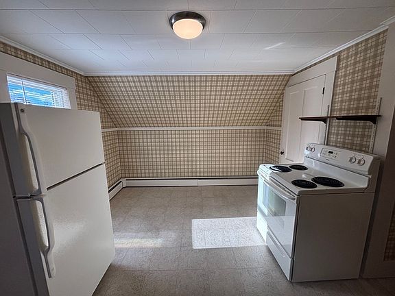 Kitchen has space for Dining