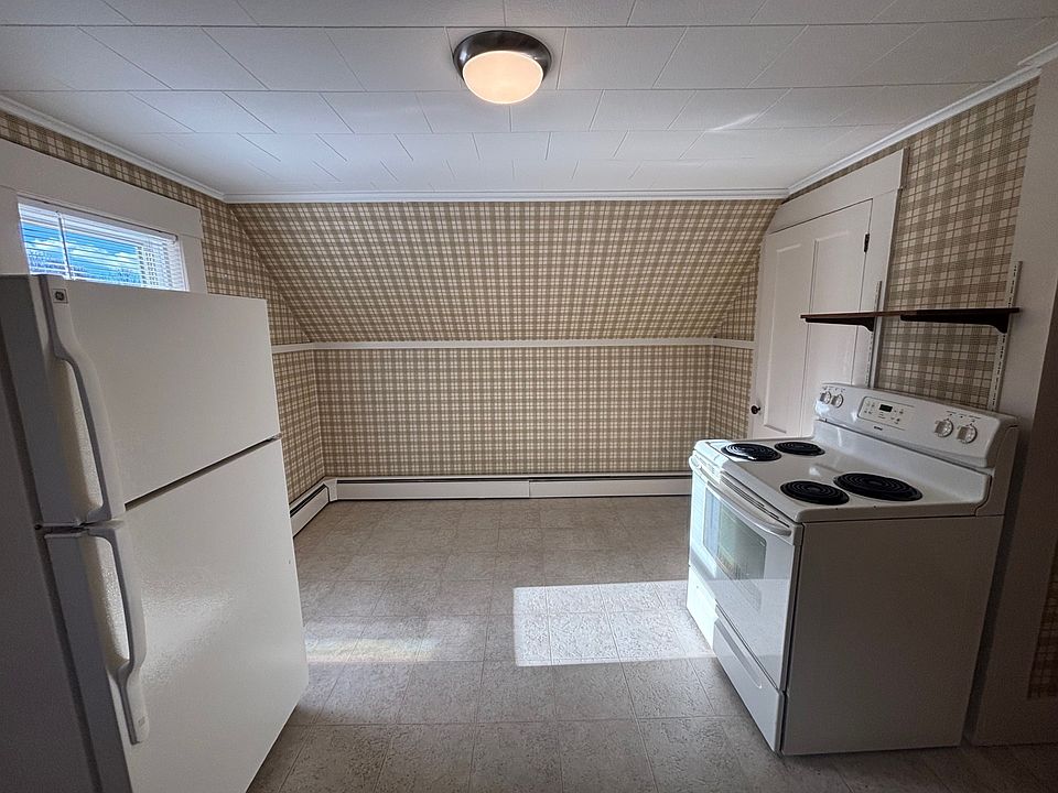 Kitchen has space for Dining