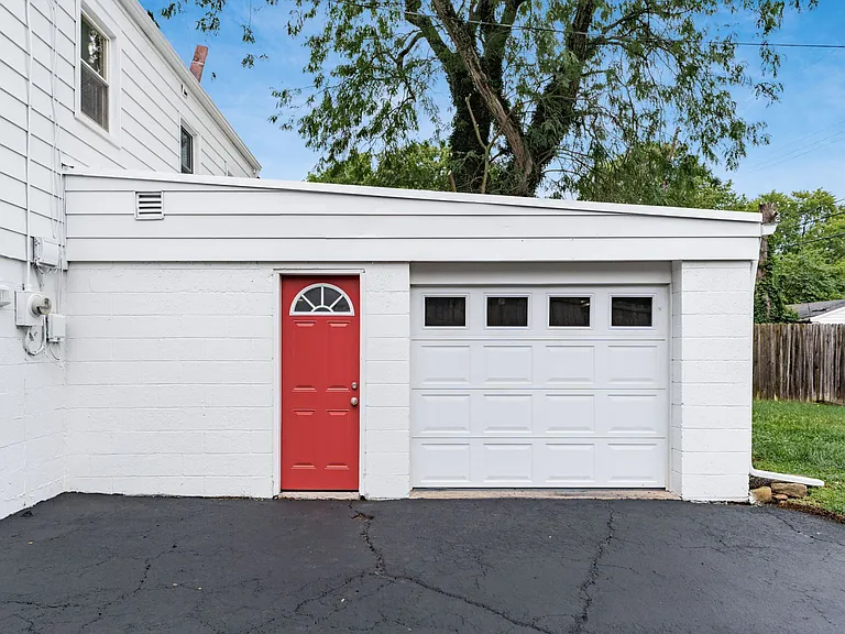 884 S Chesterfield Rd — Photo 32