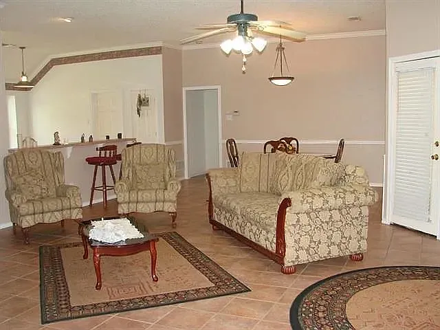 1468 Mayflower Ln — Photo 2