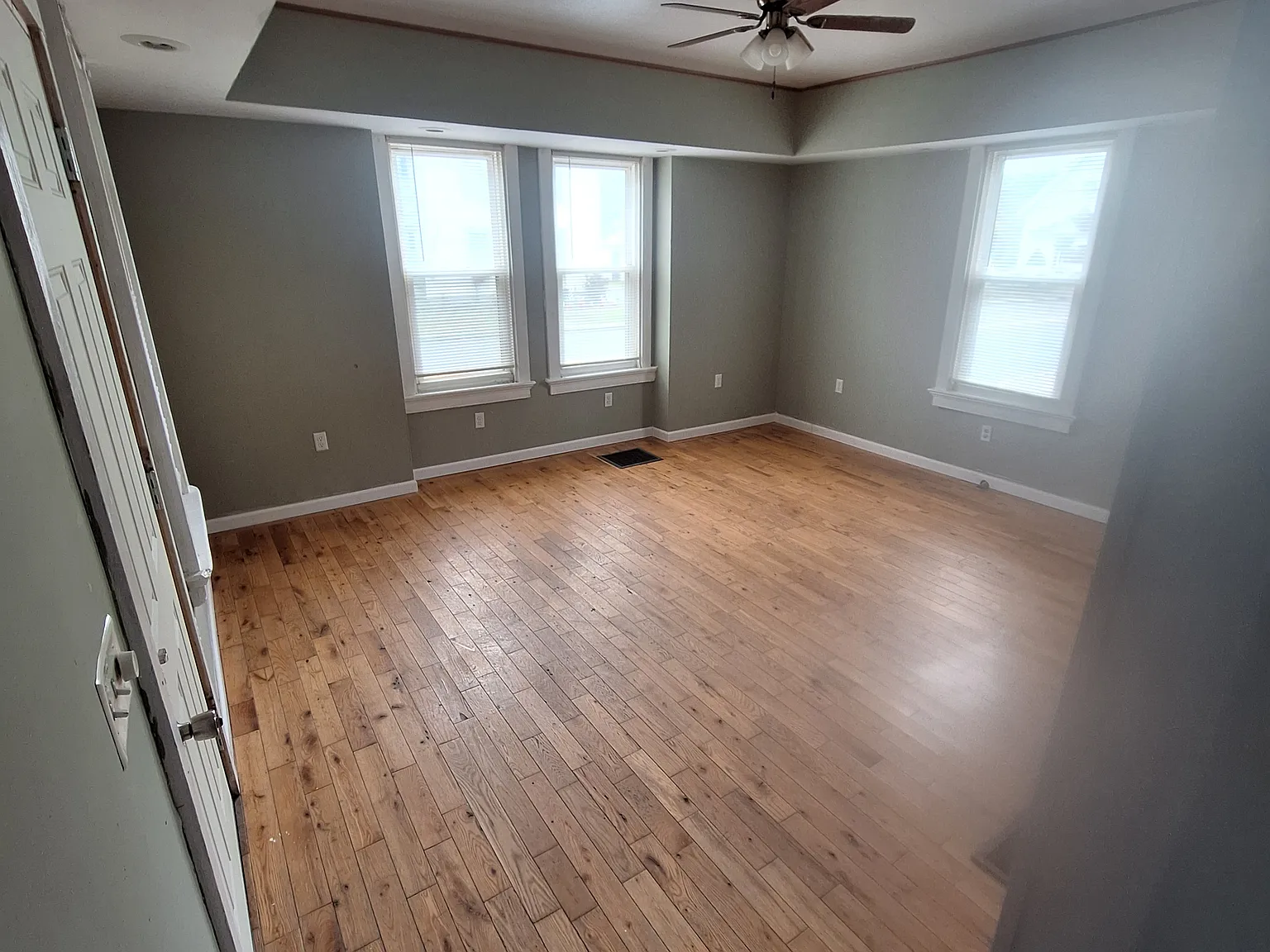 4 bed, 1520 sqft, $2,200 — Photo 2