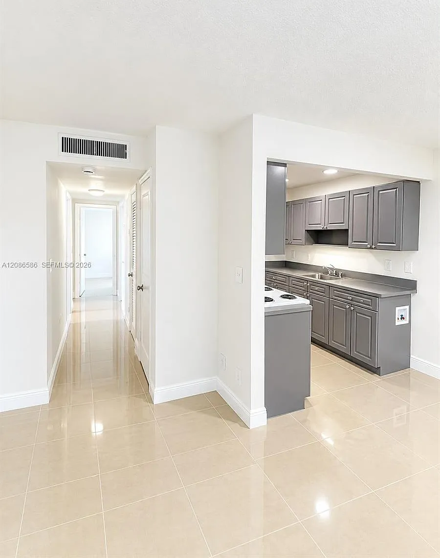 Deerfield Palms Condo — Photo 2
