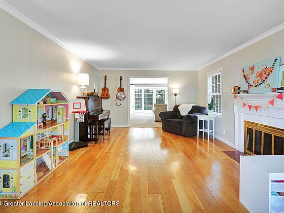 2nd image of 440 Whitehills Dr