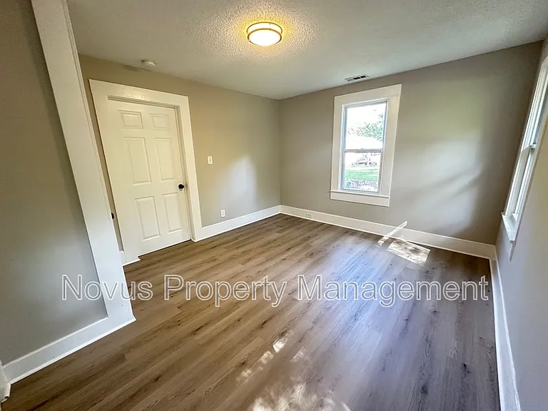 427 Adamson Ave — Photo 17