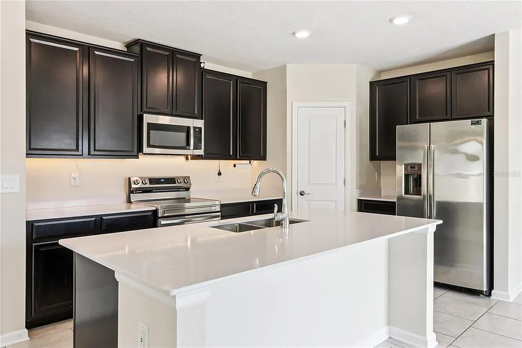 3 bed, 2.0 bath, 1677 sqft, $2,500 — Photo 3