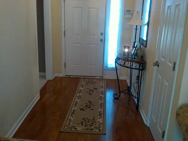 3 bed, 2.0 bath, 1920 sqft, $1,750 — Photo 3