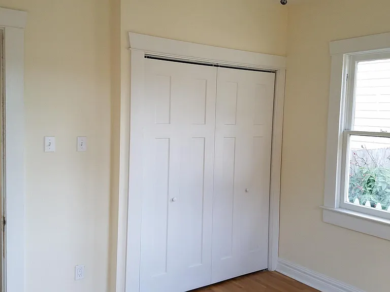 208 W Giddens Ave — Photo 8