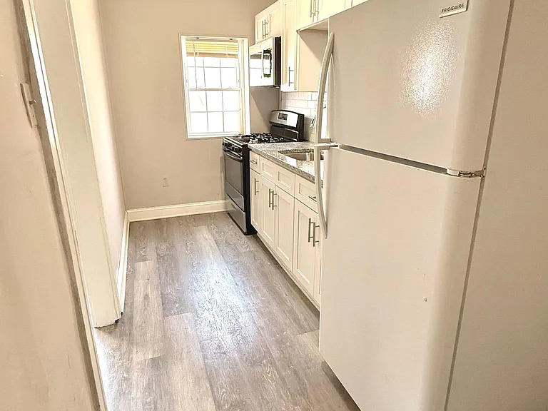 119 Whitely Ter — Photo 9