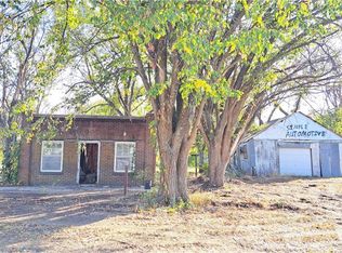 207 E 4th St, Longton, KS 67352
