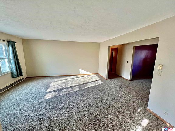 5th image of 410 N Butternut St