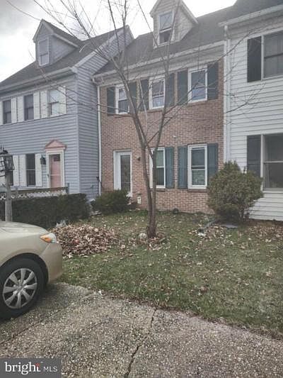 2nd image of 32 Pheasant Ln