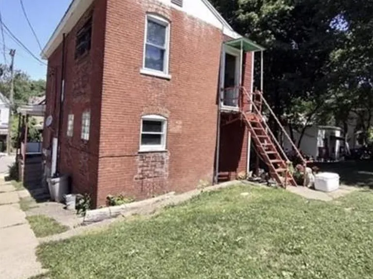 607 Lorenz Ave — Photo 2