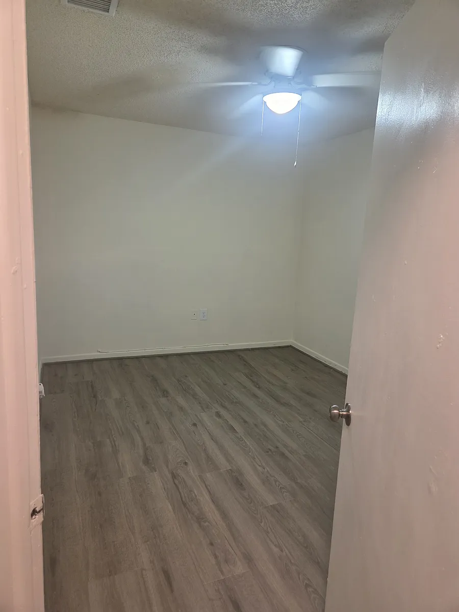 Building Photo - 5690 W 9th Ln