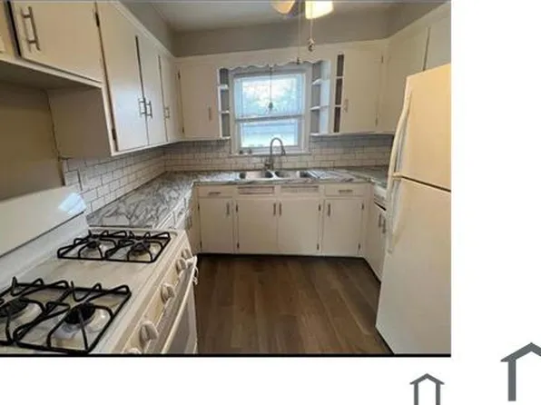 2292 Ashurst Rd, University Heights, OH 44118